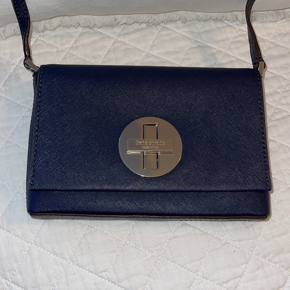 Kate Spade crossbody purse nearly new - excellent condition!